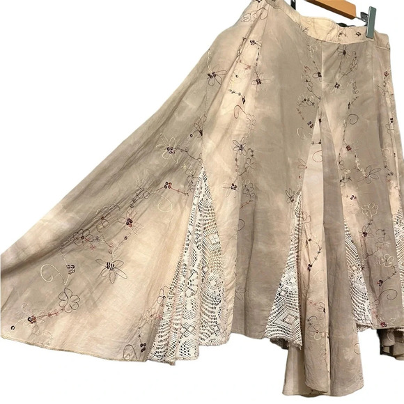 Multicolored, floral embroidered design with sequins, size XL - Picture 2 of 4